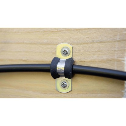 Fissatubo a U sfuso Ø 8 mm per Geyser 25 pz Fissatubo a U sfuso Ø 8 mm per Geyser 25 pz