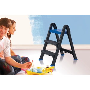 Scala t.b.t. compatta a tre gradini, ideale per lavori di pittura interni.