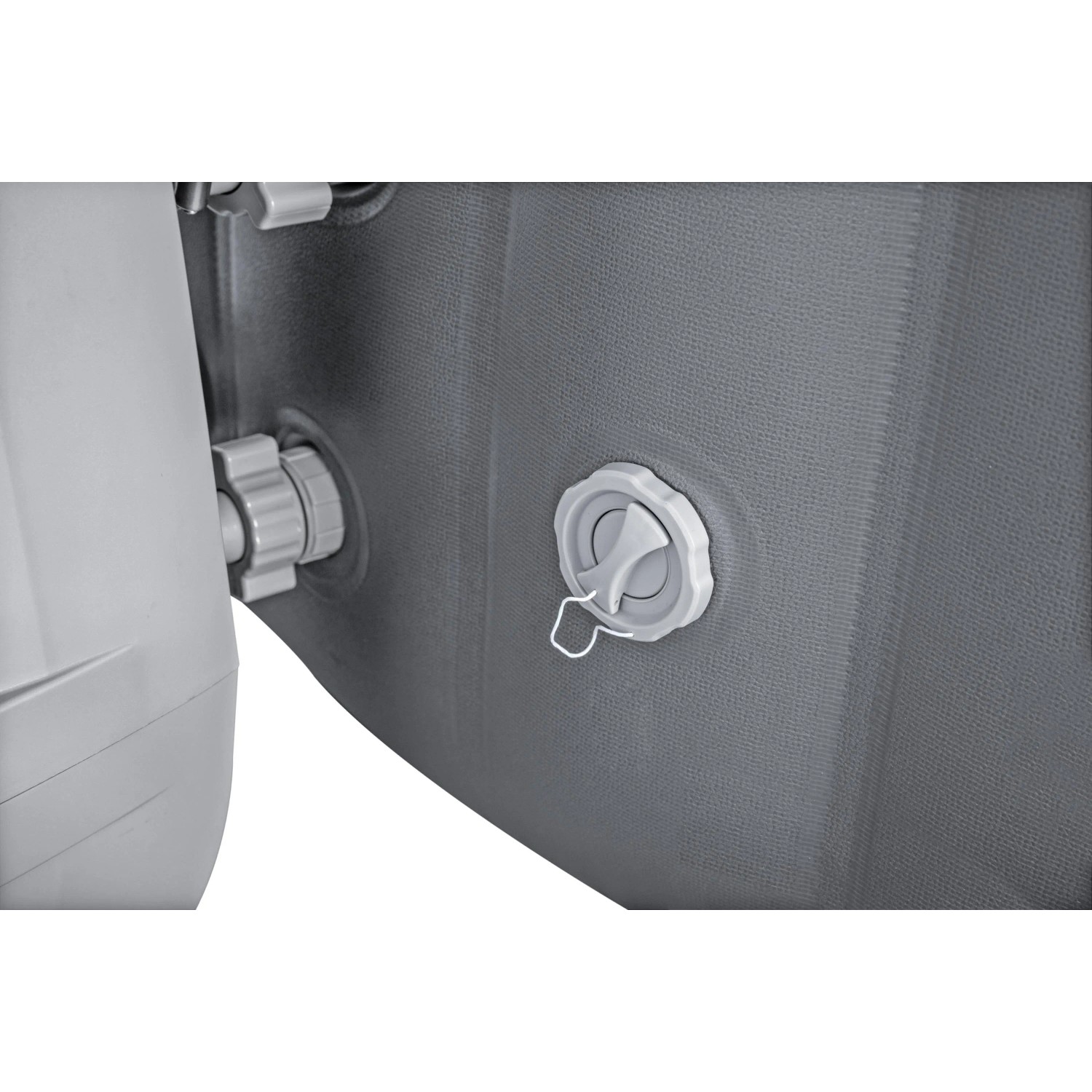 Dettaglio: Idromassaggio grigio Bestway LAY-Z-SPA Santorini con valvole e connessioni.