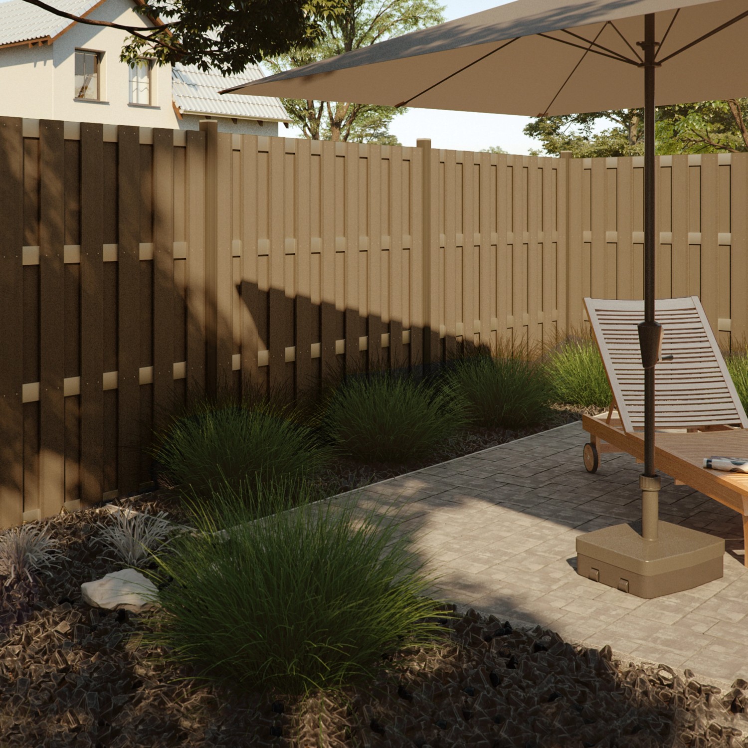 Recinzione privacy WPC color sabbia con elementi in alluminio, 180x180 cm, in giardino.