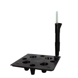 Accessorio nero t.b.t. per piante e vasi con sistema di irrigazione.