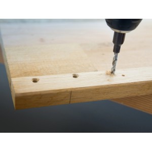 Punta da trapano LUX con svasatore Comfort Ø 4,5 mm in uso su legno.