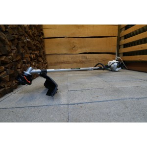 Decespugliatore/tagliabordi t.b.t. per lavori di giardinaggio.