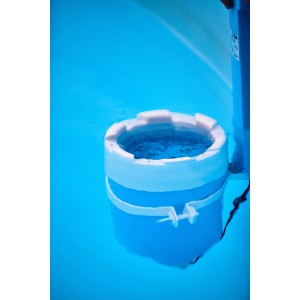 Sistema di filtraggio a parete Summer Fun Skimmy 2 in piscina, per la pulizia della superficie dell'acqua.