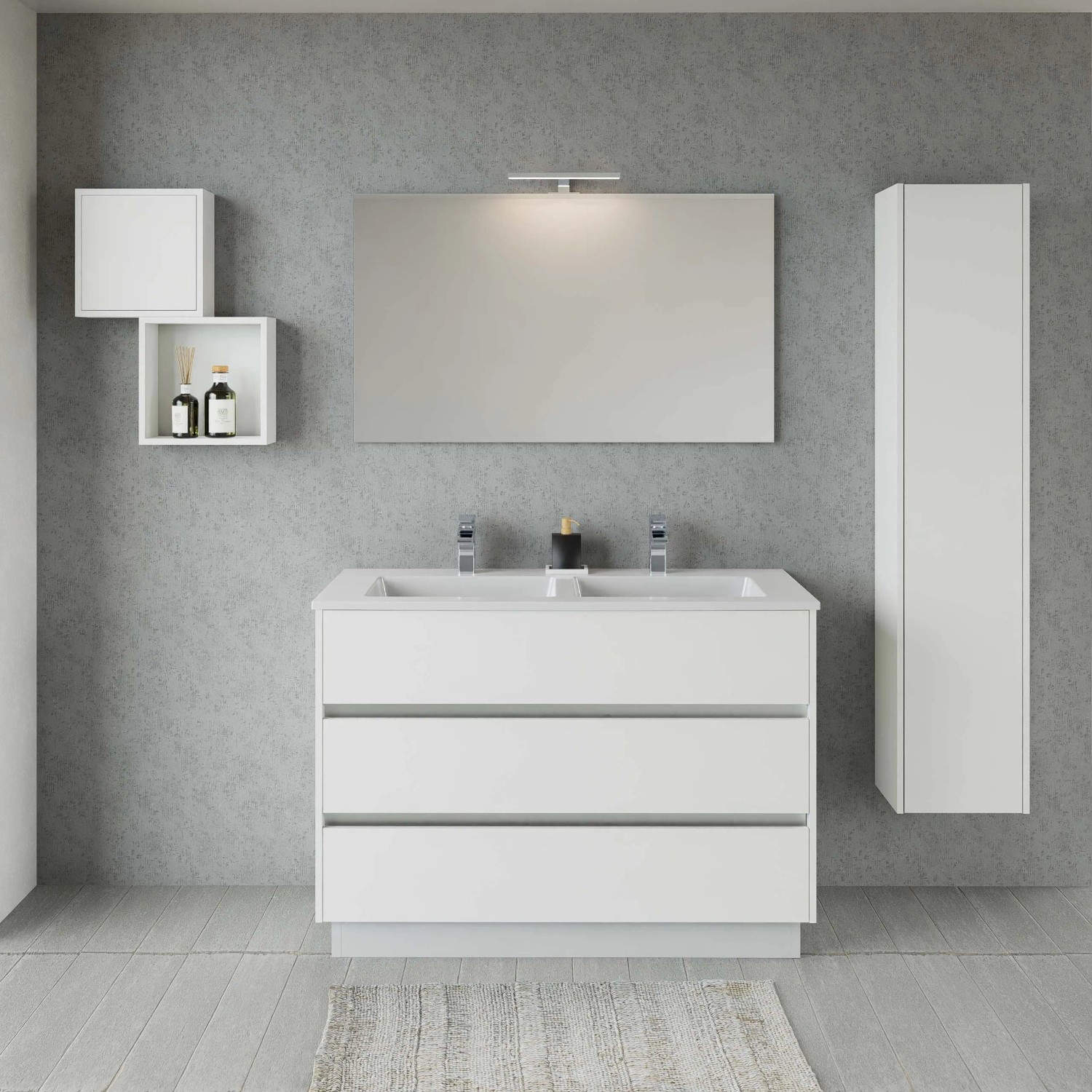 Set di mobili bagno moderni bianchi con mobile lavabo, specchio, pensile e mensole.