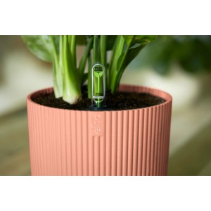 Vaso per fiori Elho Vibes Fold, Ø 22 cm, rosa tenue, con texture a coste e indicatore di livello dell'acqua.