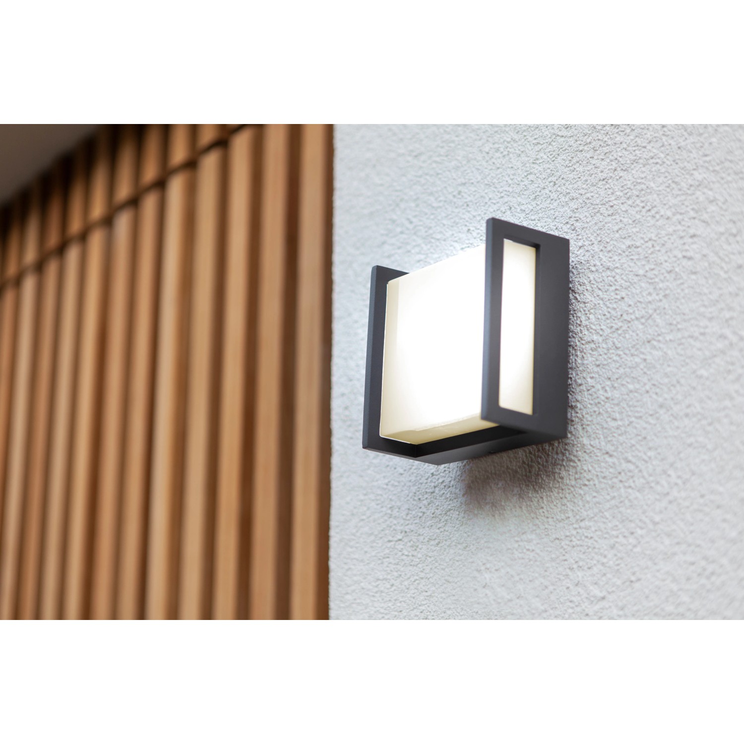 Applique da esterno a LED Lutec Qubo piccola quadrata, illuminazione moderna per facciate.