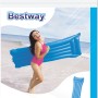 Confezione di un materassino gonfiabile Bestway blu con donna sulla spiaggia.