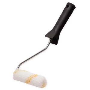 Rullo per pittura con manico nero e rivestimento bianco-giallo.