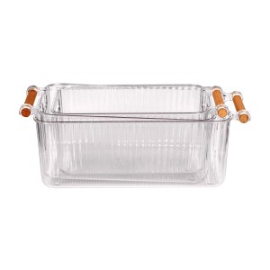 Accessorio bagno t.b.t.: Due contenitori trasparenti con manici in legno.