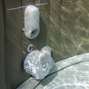 t.b.t. per la disinfezione della piscina, montato sott'acqua.