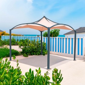 Gazebo moderno con tetto beige e struttura grigia in giardino.
