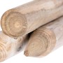Pali in legno per recinzioni, naturali e appuntiti.