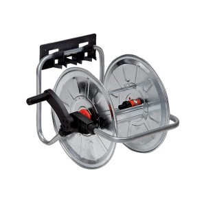 Avvolgitubo in metallo da parete per irrigazione giardino.