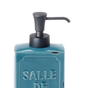 Dispenser sapone blu con erogatore nero, scritta "Salle de"