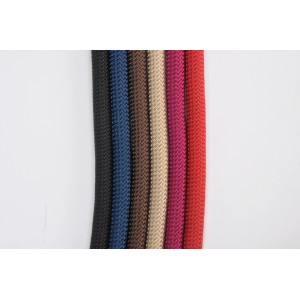 Guinzagli per cani t.b.t. in vari colori realizzati in robusto materiale di corda in nero, blu, marrone, beige, rosa e rosso.