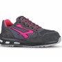 Scarpe da lavoro t.b.t. grigie con logo e lacci rosa.