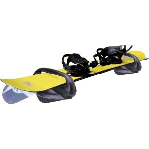 Snowboard giallo con attacchi neri e dispositivo di trasporto per un facile trasporto.