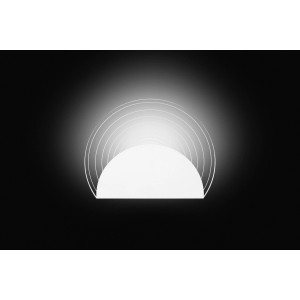 Applique LED moderna con design semicircolare per un'illuminazione d'atmosfera.