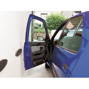 Le protezioni per porte da garage prevengono i graffi alle portiere dell'auto quando si aprono in garage.