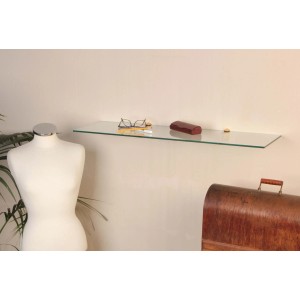 Mensola a muro in vetro, parte di un'ambientazione. Categoria: Scaffali.