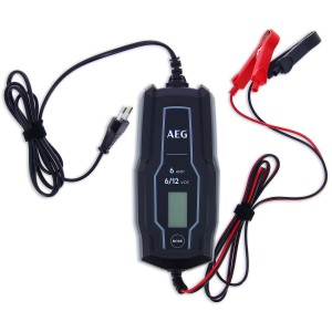 Caricabatterie AEG 6/12V con cavo di ricarica e morsetti per batteria auto