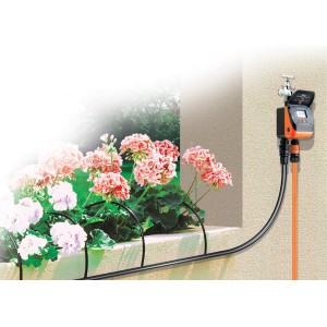 Computer per irrigazione con tubo per fioriere. Irrigazione automatica del giardino.
