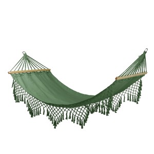 Amaca verde con frange, Dondoli per rilassarsi in giardino o sulla terrazza.