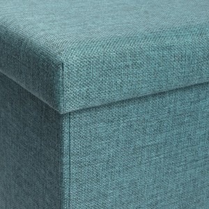 Dettaglio: Pouf turchese con rivestimento in tessuto.