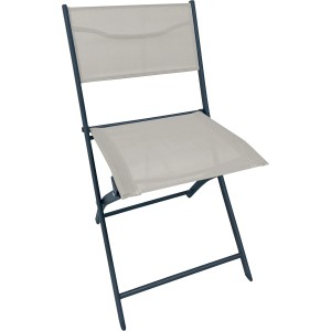 Sedia da giardino pieghevole con rivestimento in tessuto grigio e struttura in metallo scuro.
