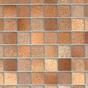 Piastrelle a mosaico t.b.t. in varie tonalità di marrone per pareti e pavimenti.