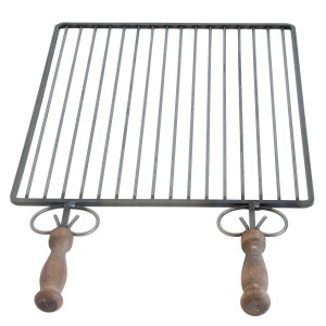 Griglia per barbecue con manici in legno.