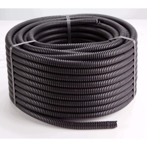 Tubo corrugato nero t.b.t. per protezione cavi, arrotolato.