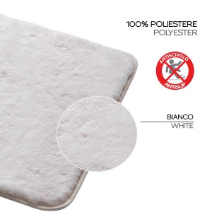 Morbido tappeto da bagno t.b.t. bianco in poliestere con rivestimento antiscivolo.