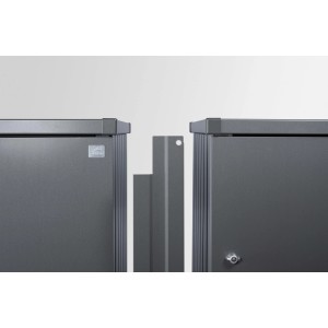 Connettore per due contenitori per bidoni della spazzatura grigio scuro metallizzato per coprire lo spazio.