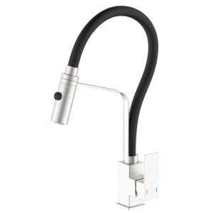 Miscelatore monocomando t.b.t. per cucina con bocca flessibile nera.