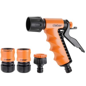Pistola a spruzzo Claber arancione con tre connettori per irrigazione giardino.