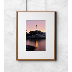 Quadro incorniciato di un faro al tramonto. Decorazione murale.