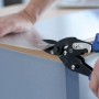Cesoie per lamiera LUX Classic 240 mm tagliano la lamiera. Pinze con manico blu.