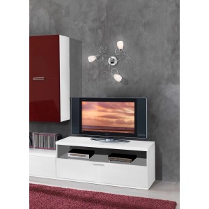 Plafoniere t.b.t. moderna con tre bracci luminosi e paralumi bianchi.