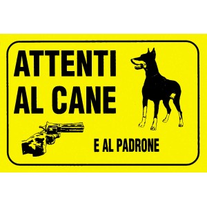 Cartello giallo: Attenti al cane e al padrone armato.