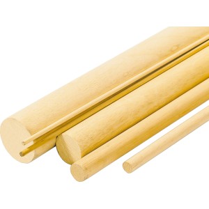 Diversi listelli in legno, chiari, rotondi e squadrati