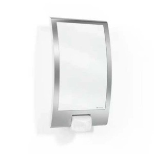 Applique da esterno Steinel L22 S in acciaio inox con rilevatore di movimento.