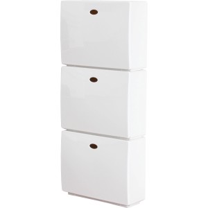 Scarpiera bianca a tre scomparti per montaggio a parete.