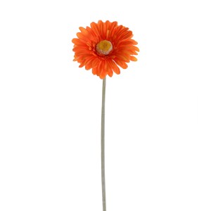 Gerbera artificiale arancione come decorazione