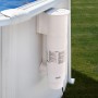Dettaglio della piscina Gre Bora Bora con pareti in acciaio bianco e filtro a cartuccia.