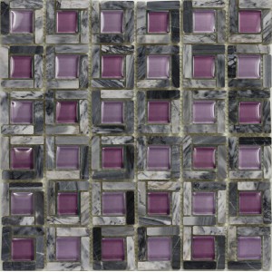 Piastrella mosaico con vetro viola e marmo grigio, motivo quadrato.