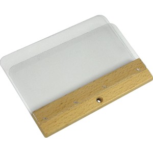 t.b.t. Utensile creativo con manico in legno e lama trasparente.