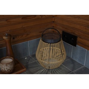Lanterna decorativa in rattan per illuminazione esterna d'atmosfera.