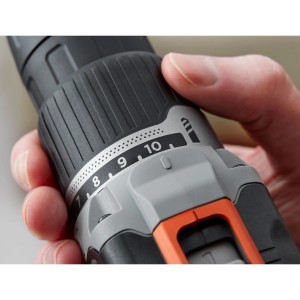 Dettaglio: Trapano avvitatore a percussione Black+Decker con impostazione della coppia.